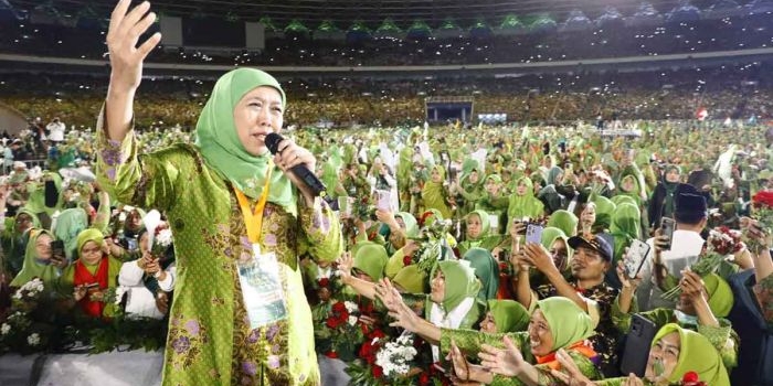 Ketua Umum PP Muslimat NU, Khofifah Indar Parawansa, saat menyapa ribuan kader.