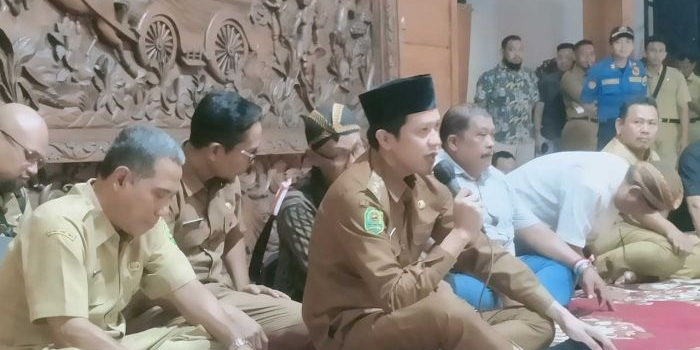 keluhkan-kenaikan-tarif-retribusi-ratusan-pedagang-pasar-demo-di-pendopo-trenggalek