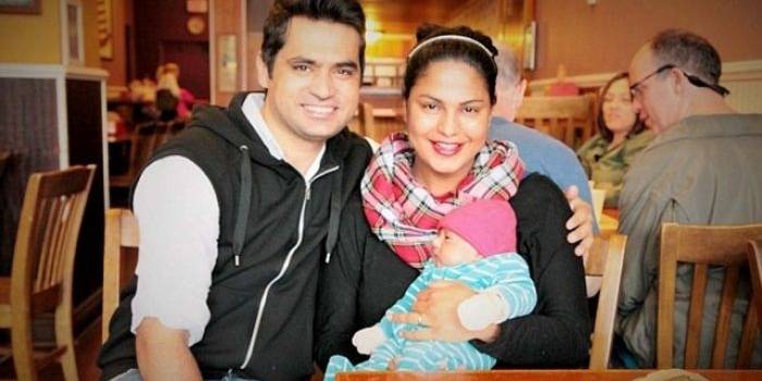 Veena Malik  dan suaminya  Asad Bashir Khan beserta bayinya yang baru dilahirkan. Foto: ©AFP PHOTO/Getty Images/merdeka.com
