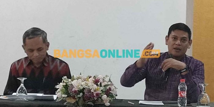 Wali Kota Kediri, Abdullah Abu Bakar (kanan), saat memberi sambutan didampingi Kepala KPwBI Kediri, Choirur Rofiq. Foto: MUJI HARJITA/BANGSAONLINE