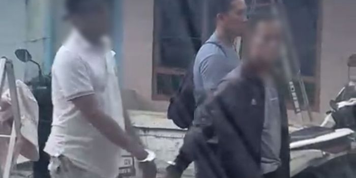 pelaku-kocar-kacir-saat-polres-bangkalan-gerebek-arena-judi-sabung-ayam