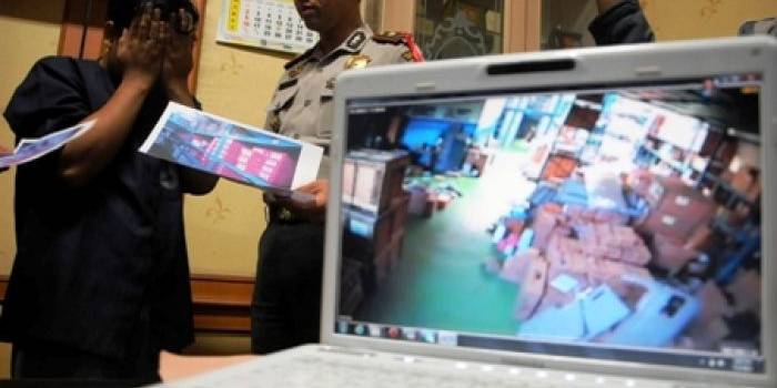 Pelaku dan hasil rekaman CCTV. Foto:rusmiyanto/BANGSAONLINE