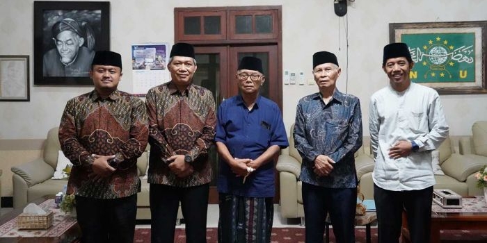 pengurus-ponpes-wali-barokah-dan-ldii-kota-kediri-berkunjung-ke-kediaman-ketua-umum-mui-pusat
