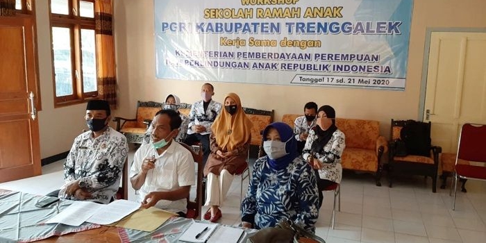 Webinar Workshop SRA di Kantor PGRI Trenggalek. foto: HERMAN/ BANGSAONLINE