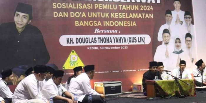 KH. Douglas Thoha Yahya atau yang akrab disapa Gus Lik saat menyampaikan tausiyah. Foto: Ist