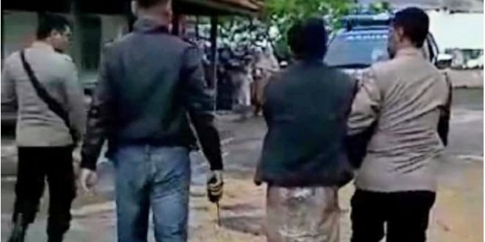 pencuri-apes-di-pamekasan-baru-ambil-rokok-dan-sedikit-uang-kepergok-warga