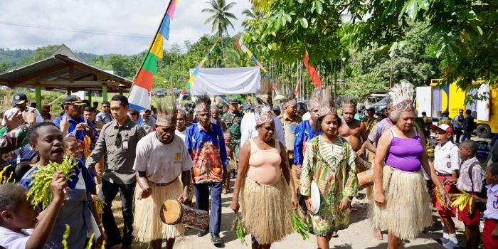 di-papua-menteri-atr-akan-sosialisasi-pendaftaran-tanah-ulayat-dan-serahkan-sertifikat-rumah-ibadah