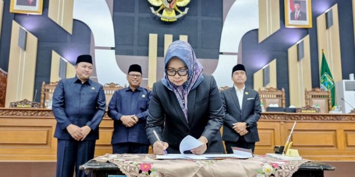 dewan-dan-pemkab-pasuruan-sepakati-raperda-p-apbd-2025