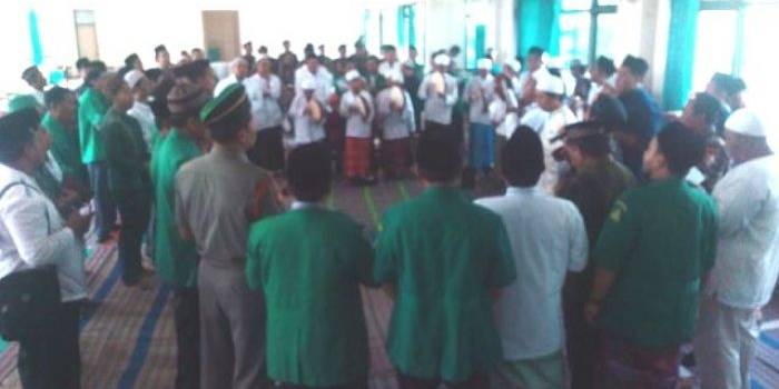 MAULID – Peringatan Maulid Nabi yang digelar PC GP Ansor Sidoarjo, di aula kantor PCNU Sidoarjo, Jl Airlangga, kemarin (25/1/2015). foto istimewa

