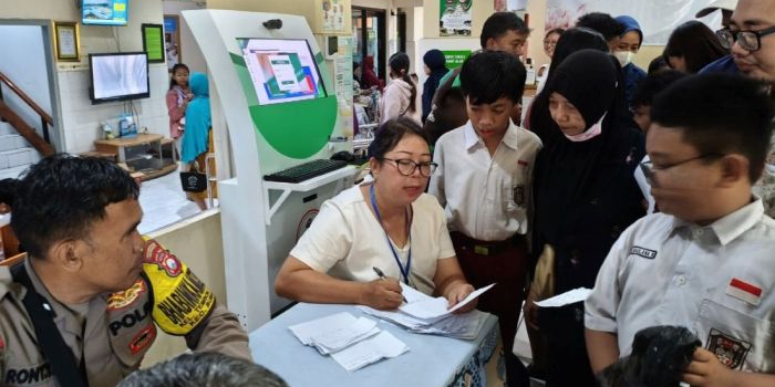 ​petaka-ratusan-siswa-dari-12-sekolah-di-surabaya-keracunan-mbg-dari-sppg-tembok-dukuh