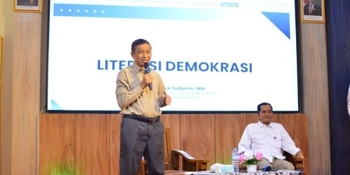  Gaguk Sudarmo saat menjadi pemateri di kegiatan Duta Literasi Pelajar SMK Sederajat
