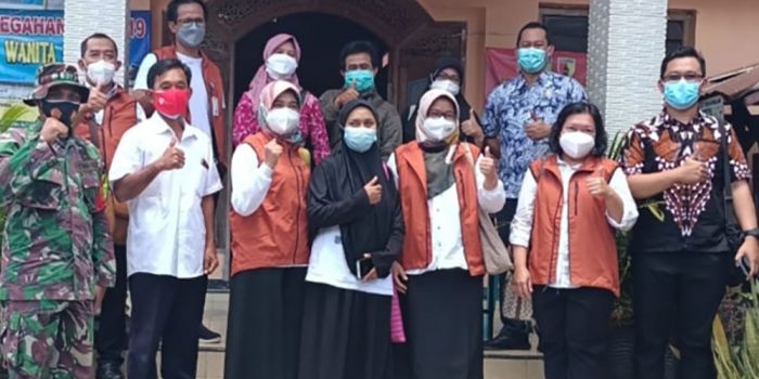 Tim Kesehatan Kodim 0809 Kediri dan Dinas Kesehatan Kabupaten Kediri siap menyukseskan acara pengobatan massal rangka TMMD ke-112 nanti. foto: ist.