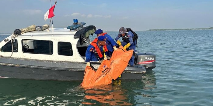 ​3-korban-tragedi-perahu-muat-besi-tua-tenggelam-di-perairan-gresik-ditemukan-dalam-kondisi-tewas