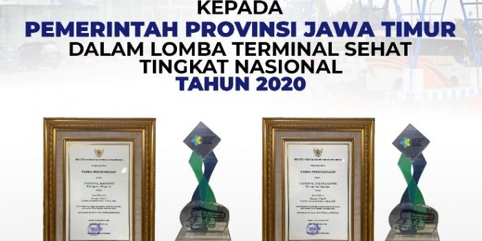 Inilah penghargaan yang diraih Jawa Timur atas kemenangan Terminal Maospati Kabupaten Magetan yang dinobatkan sebagai Juara 1, dan Terminal Anjuk Ladang Kabupaten Nganjuk yang dinobatkan sebagai juara 2 dalam Lomba Terminal Sehat Tingkat Nasional. foto: ist/ bangsaonline.com 
