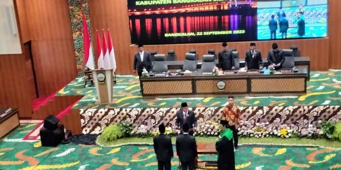 dprd-bangkalan-lantik-2-paw-dari-fraksi-gerindra