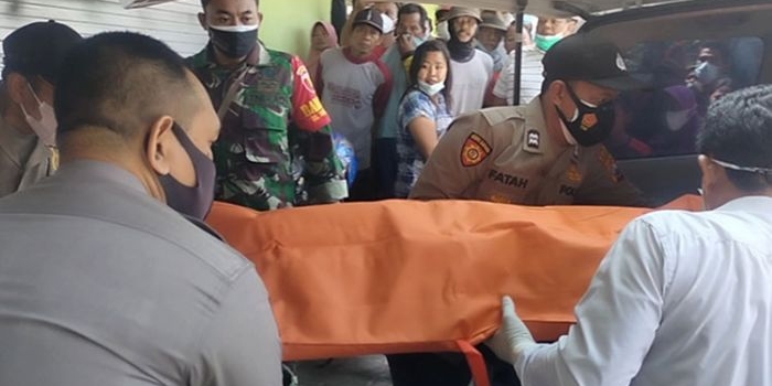 Proses evakuasi korban. (foto: ist)