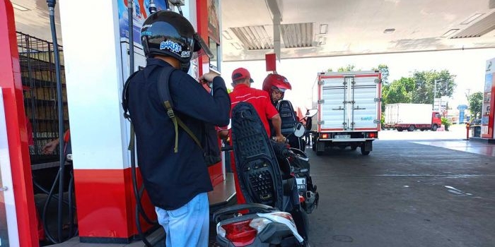 antrean-panjang-spbu-di-sidoarjo-mereda