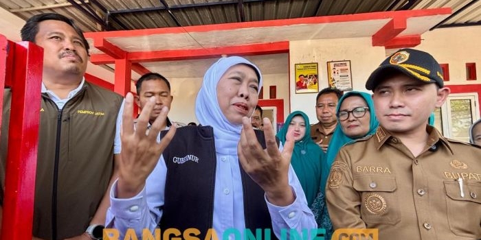 tinjau-koperasi-desa-merah-putih-di-mojokerto-gubernur-jatim-komitmen-ringankan-beban-masyarakat