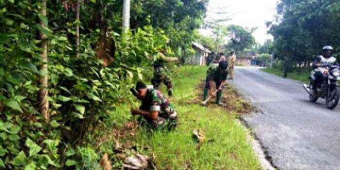 penanaman pohon tepi jalan. foto: penrem 082