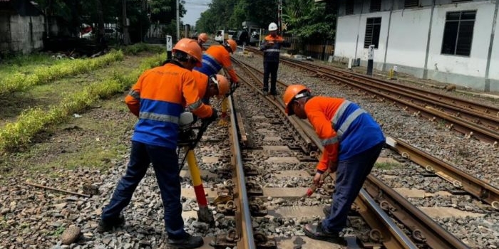 kai-daop-8-surabaya-pastikan-prasarana-rel-dan-jembatan-siap-hadapi-angkutan-lebaran-2026