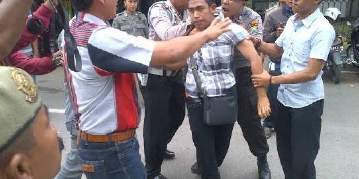 Ketua PMII Sampang sempat ditangkap polisi. foto: Bahri Harian Bangsa