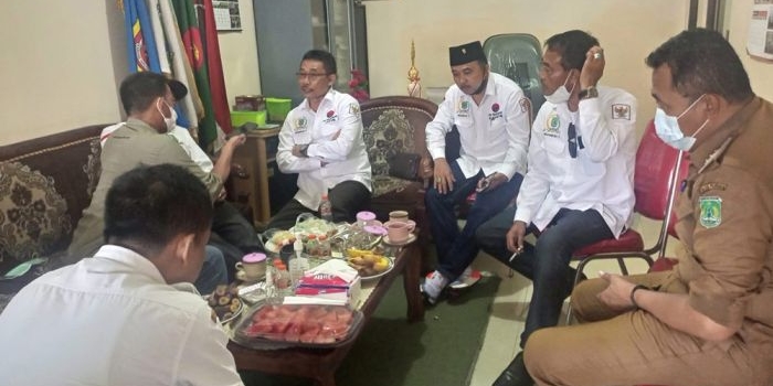 Komisi I DPRD Kabupaten Pasuruan saat meninjau pelaksanaan pilkades serentak.