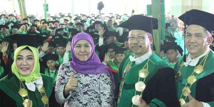 Khofifah bersama Rektor Unisla.