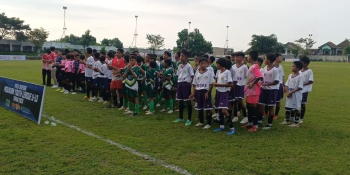 deputi-sepak-bola-kabupaten-pasuruan-buka-kompetisi-piala-dispora-u-13