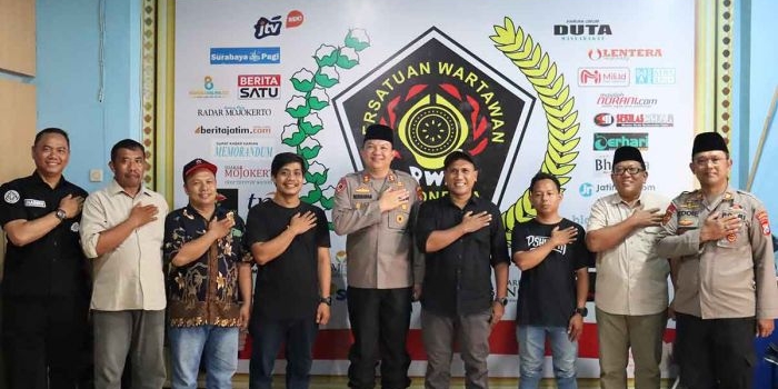 jalin-sinergi-kapolres-mojokerto-kota-kunjungi-kantor-pwi