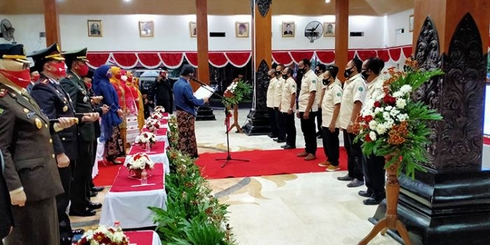 Pengukuhan PPPT oleh Bupati Arifin di Pendopo Trenggalek. foto: HERMAN/ BANGSAONLINE