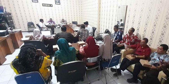 dprd-situbondo-dorong-produk-umkm-masuk-etalase-pasar-modern-lewat-rapat-kerja-strategis