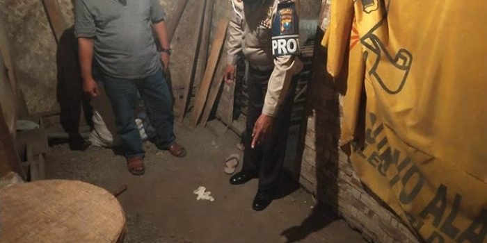 Polisi saat melakukan olah TKP. (foto: ist).