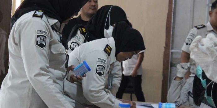 tegaskan-komitmen-bebas-narkoba-lapas-sidoarjo-tes-urine-pegawai