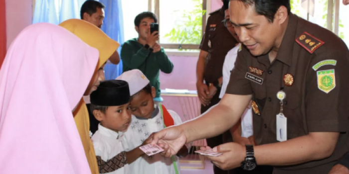 luncurkan-jaksa-peduli-anak-kejari-kabupaten-probolinggo-jemput-bola-kia-di-panti-asuhan