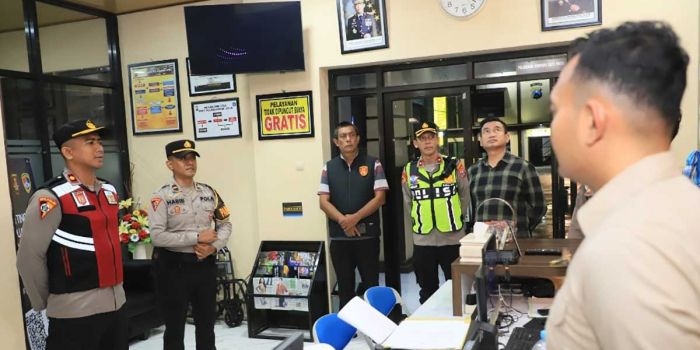 pastikan-kamtibmas-aman-wakapolres-kediri-kota-pimpin-patroli-hingga-dini-hari