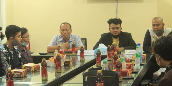 Ketua Harian KONI Kabupaten Sidoarjo Imam Jawahir menyambut baik ke 12 calon atlet Divisi Mobile Legend.