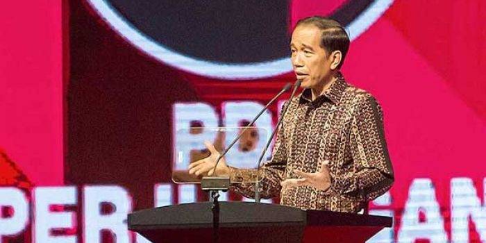 Jokowi saat laporan kinerja di Rakernas PDIP. foto: antara