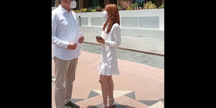 Belinda Tanoko bersama Joseph Lukito di depan ARC100 saat Media Talk.