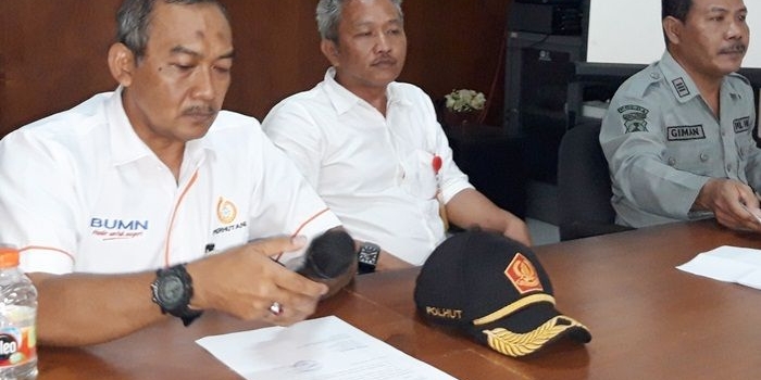 ADM Perhutani KPH Kediri, Mustopo saat membacakan surat jawaban Perhutani.