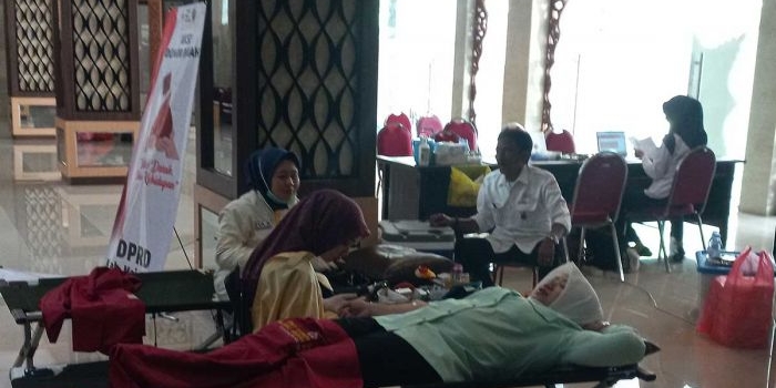 gandeng-pmi-dprd-kabupaten-mojokerto-gelar-donor-darah