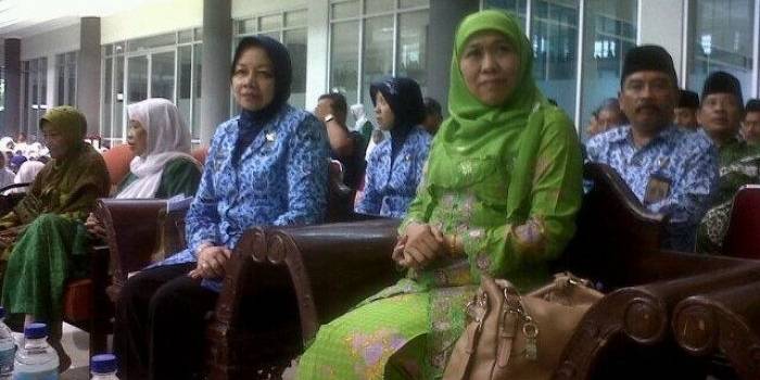 ?Ketua PP Muslimat NU Khofifah Indar Parawansa bersama Bupati Kediri Haryanti Sutrisno dalam peringatan harlah Muslimat NU ke 68 di convention hall SLG Kabupaten Kediri. Foto : arif kurniawan/bangsa online