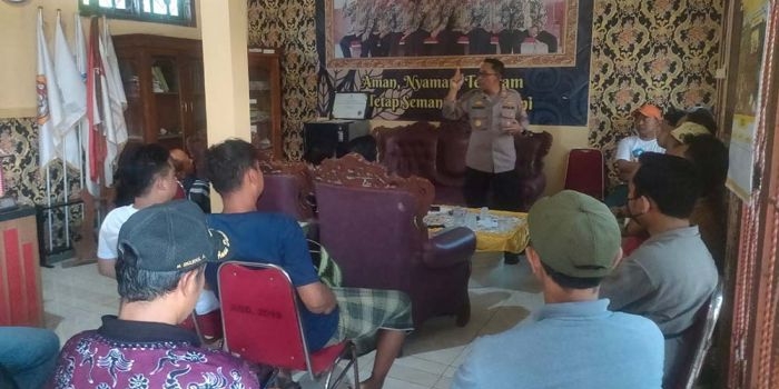 warga-segel-ruang-kerja-kades-kepohagung-diduga-gelapkan-uang-desa-ratusan-juta
