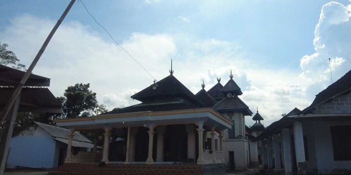 masjid-tiban-blitar-misteri-pembangunan-semalam-yang-jadi-destinasi-ziarah