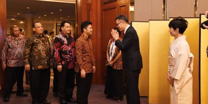 Wakil Gubernur Jawa Timur Emil Elestianto Dardak didampingi Asisten II Sekdaprov, Dr. Jumadi menghadiri resepsi hari ulang tahun ke-60 Kaisar Jepang Naruhito yang diselenggarakan di Ballroom Hotel JW Marriot Surabaya, Kamis (20/2) malam. foto: ist