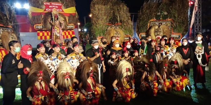 Gubernur Jatim,  Khofifah Indar Parawansa, saat menghadiri acara Kenduri Seni Reog Ponorogo di Pendopo Kabupaten Ponorogo.