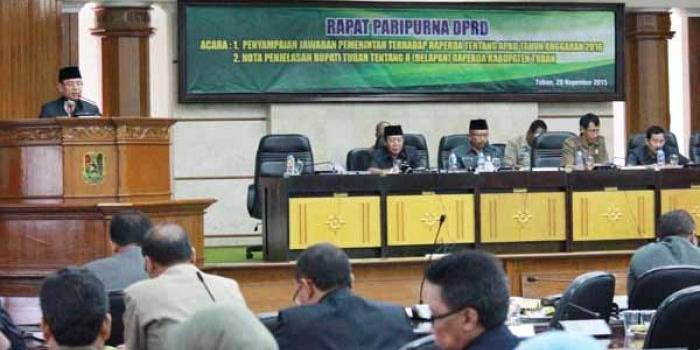 Suasana rapat paripurna antara DPRD Tuban bersama Pemkab. foto: suwandi/BANGSAONLINE