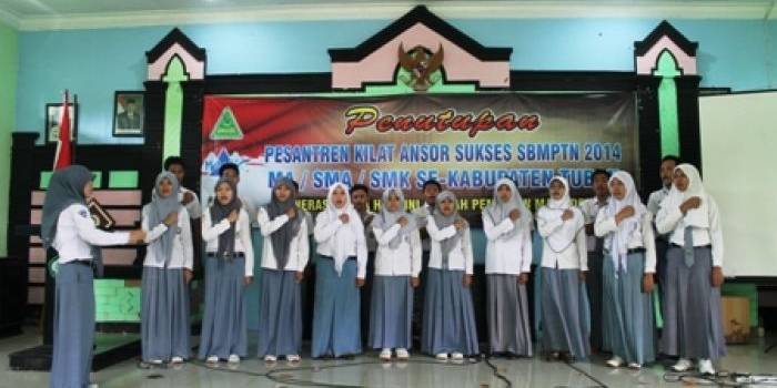 Peserta Sanlat saat menampilkan paduan suara. Foto:suwandi/BANGSAONLINE