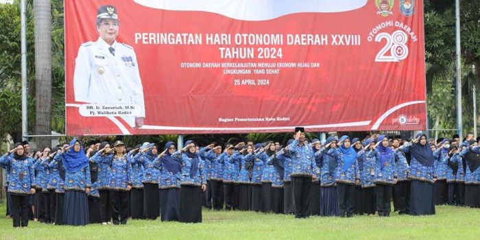 peringati-hari-otoda-ke-28-pemkot-kediri-gelar-upacara-bendera