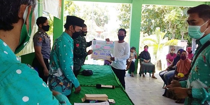 Pemerintah Desa Pandian serahkan Bantuan Langsung Tunai (BLT) dari Dana Desa (DD) untuk anggaran bulan Februari 2021.