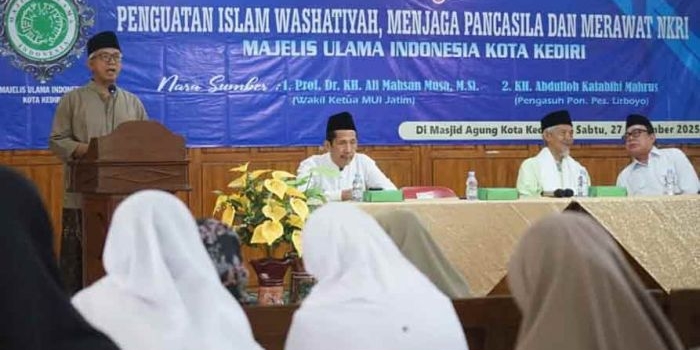 halaqah-mui-kota-kediri-gus-qowim-tegaskan-pentingnya-islam-wasathiyah